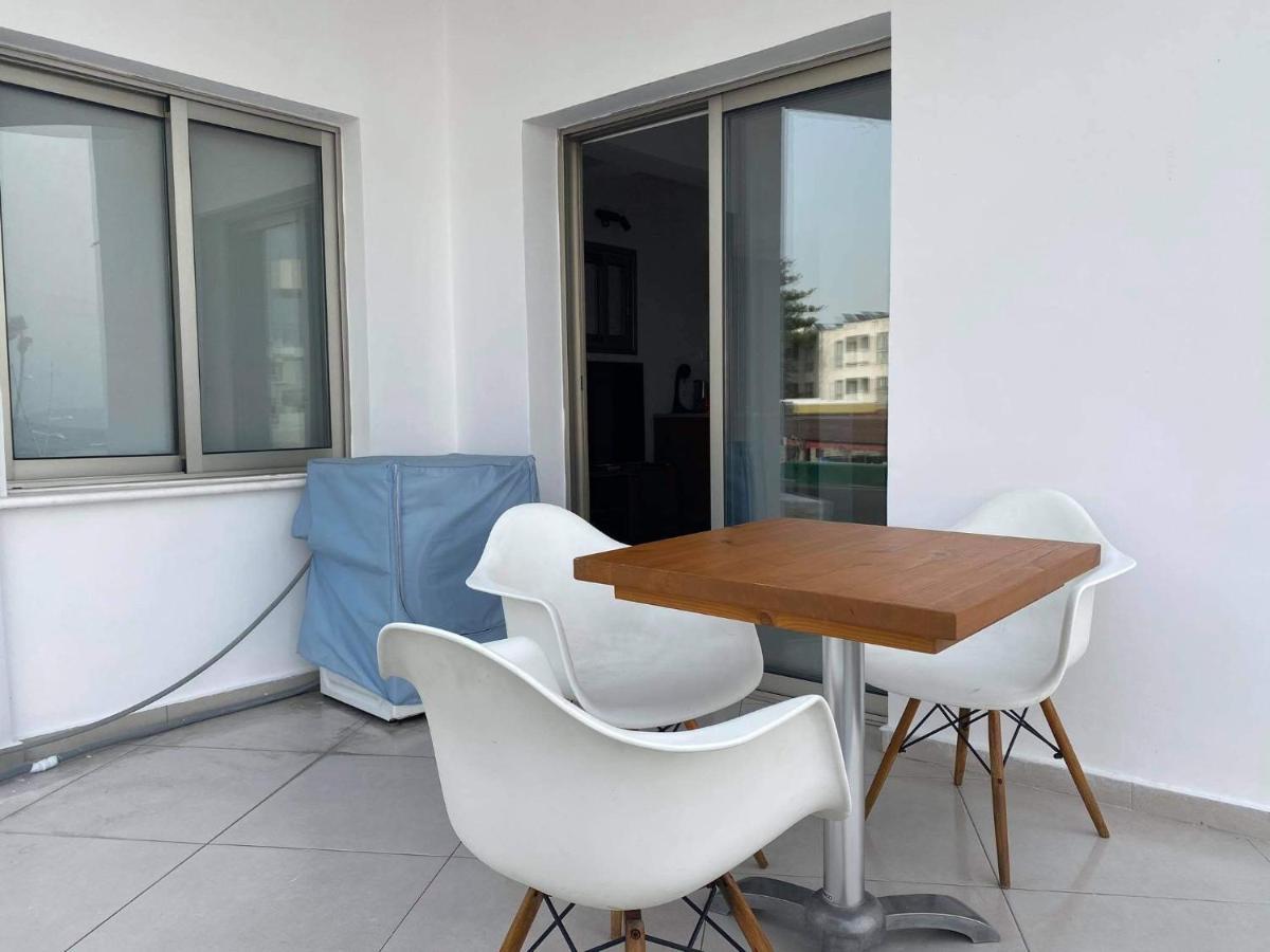 Beachside Apartment In Kato Paphos Lighthouse 81 Exterior photo