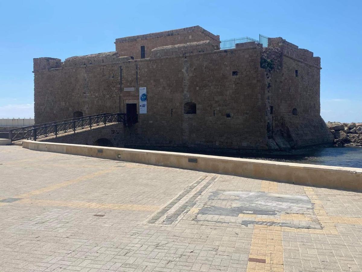 Beachside Apartment In Kato Paphos Lighthouse 81 Exterior photo